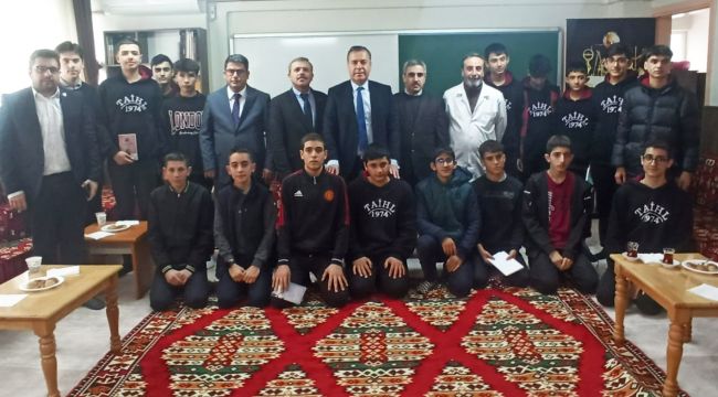 Kaymakam Kapankaya öğrencilerin okuma etkinliğine katıldı