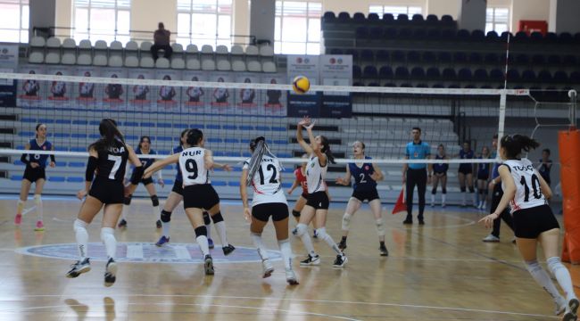 Turgutlu’nun kadın takımlarının hedefi iki galibiyet