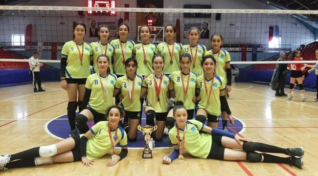 Voleybol ’da Manisa şampiyonları Turgutlu’dan