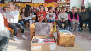 Anaokulu öğrencilerinden Kızılay'a kırtasiye malzemesi desteği