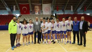 Kızlarda potanın Şampiyonu Turgutlu Anadolu Lisesi 