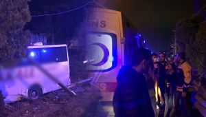 Yolcu otobüsü Avşar’da kamyonete çarptı, 3'ü çocuk 7 kişi yaralandı