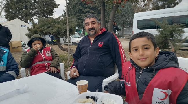 Kahramanmaraşlı minik Ömer Faruk’un jesti duygulandırdı