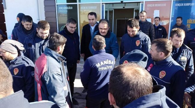 Manisa itfaiye ekipleri deprem bölgesinden alkışlarla uğurlandı