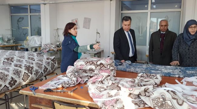 Turgutlu’daki mesleki liseler depremzedeler için üretiyor