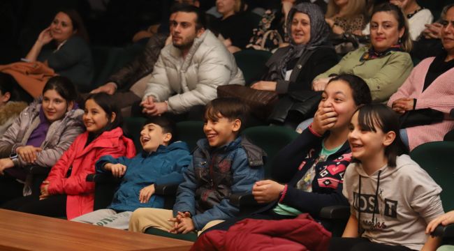 Bu gülüşler dünyalara bedel