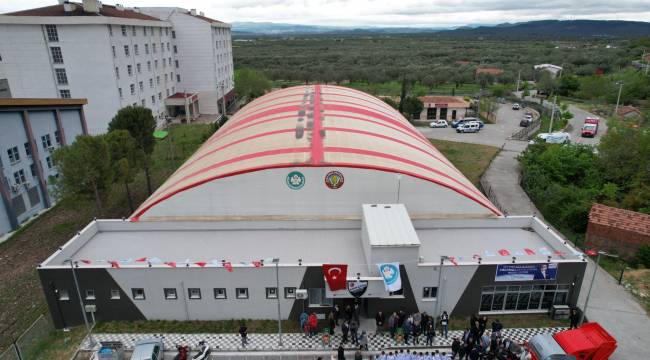 Başkan Ergün Kapalı Halı Sahada İncelemelerde Bulundu