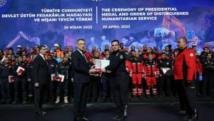 Manisa Büyükşehir Belediyesi İtfaiyesine Devlet Üstün Hizmet Madalyası