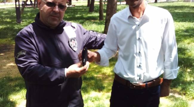 Kaybettiği Cüzdanı Büyükşehir Personelinin Dikkatiyle Buldu