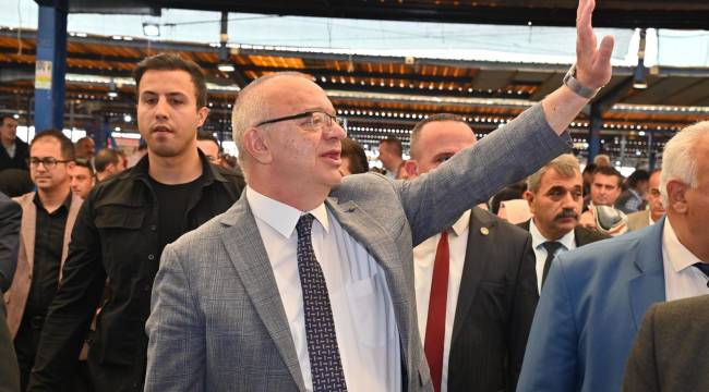Manisa Büyükşehir Belediye Başkanı Cengiz Ergün Akhisar’da Pazar Esnafıyla Buluştu