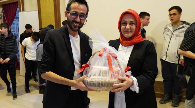 MANİSA’DA ÖĞRENCİLERE BAŞARI SEMİNERİ