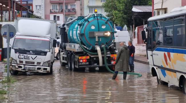Turgutlu'da Sağanak Yağış Hayatı Olumsuz Etkiledi