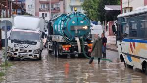 Turgutlu'da Sağanak Yağış Hayatı Olumsuz Etkiledi