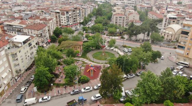   YUNUSEMRE’DEN 11 PARKTA ZEMİN YENİLEME ÇALIŞMASI  