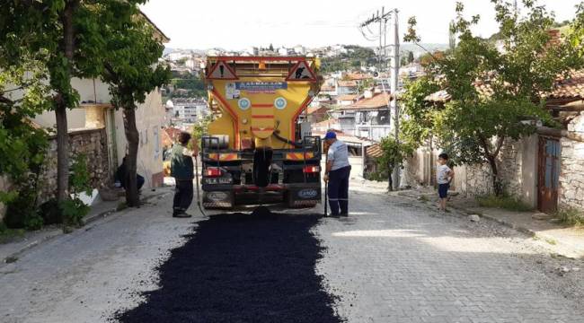 Büyükşehir Demirci’de Selin İzlerini Siliyor