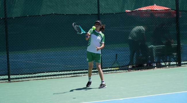 Gençlik ve Spor Bakanlığı tarafından düzenlenen Okul Sporları Yıldızlar Tenis Türkiye Şampiyonası Manisa’nın Demirci ilçesinde başladı.