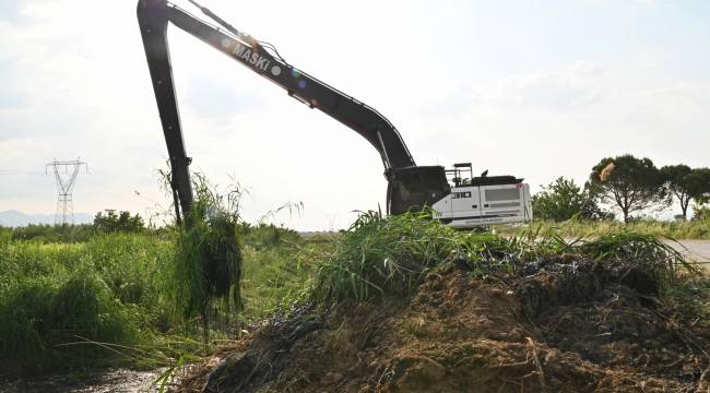 Kazım Karabekir ve Akpınar’da Kurutma Kanalı Temizleniyor