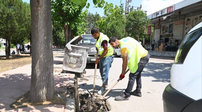 Küçük Sanayi Sitesinde Kanal Hatları ve Yağmur Suyu Izgaraları Temizleniyor