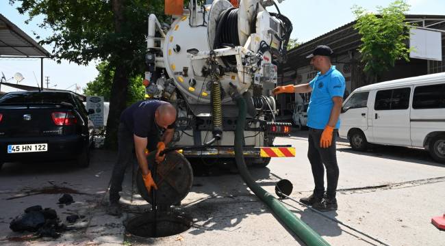 Küçük Sanayi Sitesinde Kanal Hatları ve Yağmur Suyu Izgaraları Temizleniyor