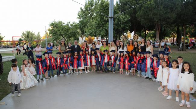 Minik Öğrencilerin Mezuniyet Heyecanı