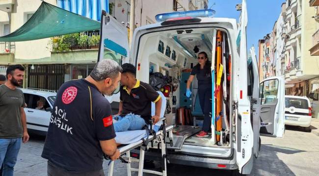 Turgutlu&#039;da otomobille çarpışan motokurye yaralandı