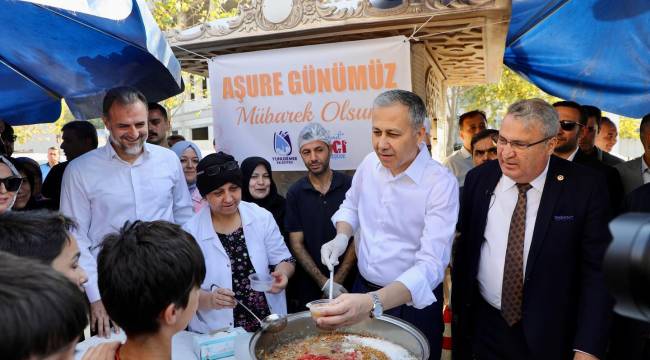 BAKAN YERLİKAYA SARUHANBEY CAMİİ’Nİ ÇOK BEĞENDİ