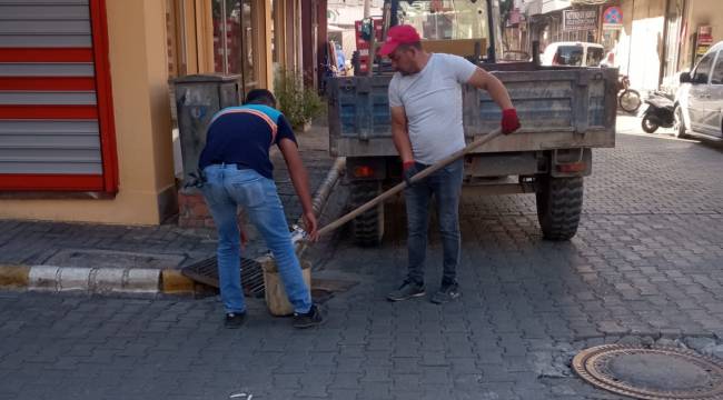 Beşeylül Mahallesi’nin Yağmur Suyu Izgaraları Temizlendi