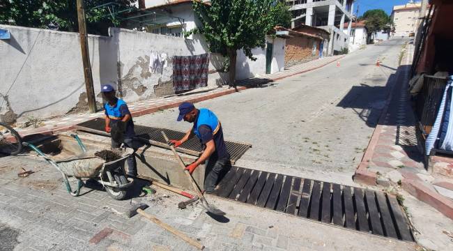 Hacıishak ve İnönü Mahallelerinin Yağmur Suyu Izgaraları Temizleniyor
