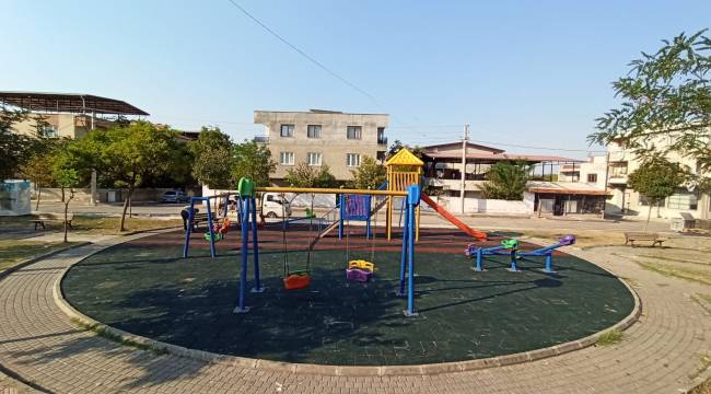 ŞEHZADELER BELEDİYESİ ÇOCUK OYUN PARKLARINI YENİLİYOR