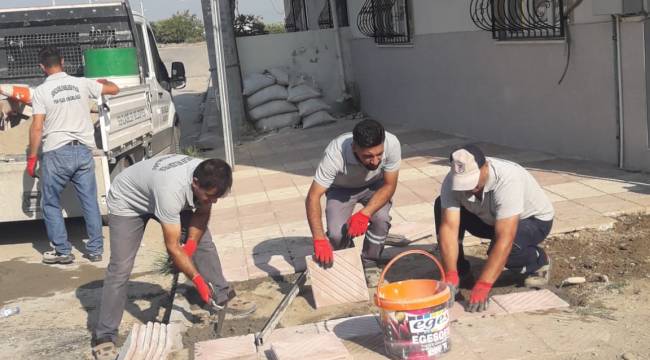 ŞEHZADELER BELEDİYESİ KALDIRIMLARI ONARIYOR