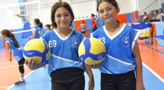 YUNUSEMRE'DE YAZ SPOR OKULU İKİZLERİNİN HEDEFİ MİLLİ TAKIM