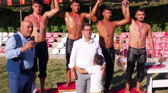 YUNUSEMRELİ YAĞLI GÜREŞÇİLERDEN MANİSA'YA İKİ MADALYA