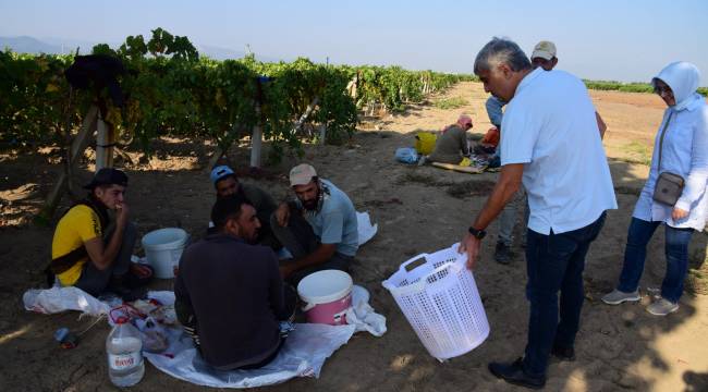 Büyükşehir’den Ahmetli Ovası’ndaki İşçilere Hediye