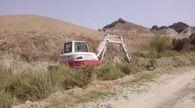 Karabeyler Mahallesinde 1000 Metrelik Dere Temizliği Yapıldı