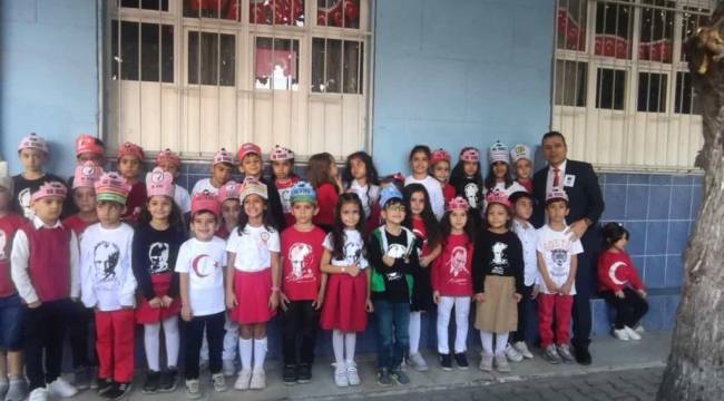NAMIK KEMAL İLKOKULU ÖĞRENCİLERİ,29 EKİM'İ KUTLADI