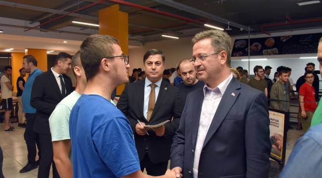 Vali Ünlü, KYK’da Öğrencilerle Buluştu