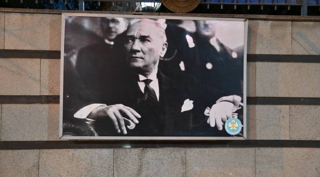 Batı Kışla’da Atatürk Fotoğrafları Yenilendi