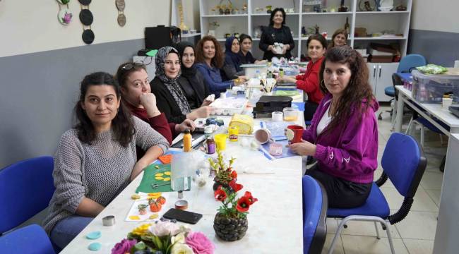 SOĞUK SERAMİK KURSU İLE EKONOMİLERİNE KATKI SAĞLIYORLAR