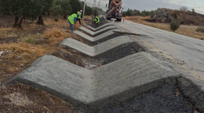 106 Kilometrenin Üzerinde Beton Hendek Yapıldı