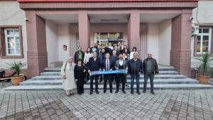 AZERBAYCAN’DAN GELEN KONUKLARDAN KAYMAKAMA ZİYARET