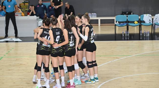 Büyükşehir’in Sultanları Bergama Belediyespor’a Set Vermedi: 3-0