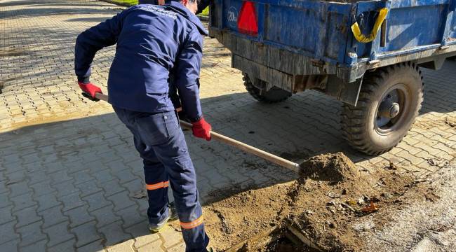 Ergenekon Mahallesinde Yağmursuyu Izgaraları Temizlendi