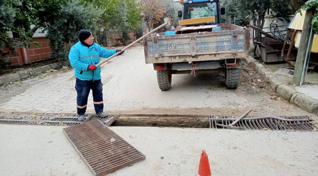 Hacıbey ve Yenice Mahallelerinin Yağmursuyu Izgaraları Temizlendi