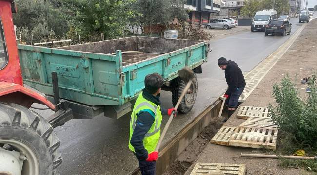 Salihli’de 3 Mahallede Yağmur Suyu Izgaraları Temizlendi