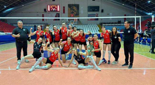 Turgutlu Belediyespor Kadın Voleybol Takımının Yüzü Güldü
