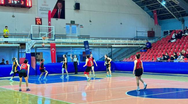 Turgutlu Belediyespor U18 Kız Basketbol Manisa Şampiyonu