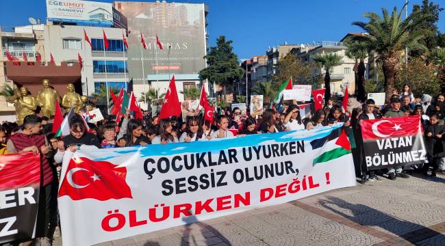Turgutlu'da 'Dünya Şehit Çocuklar Günü'nde Filistin İçin Yürüyüş Düzenlendi