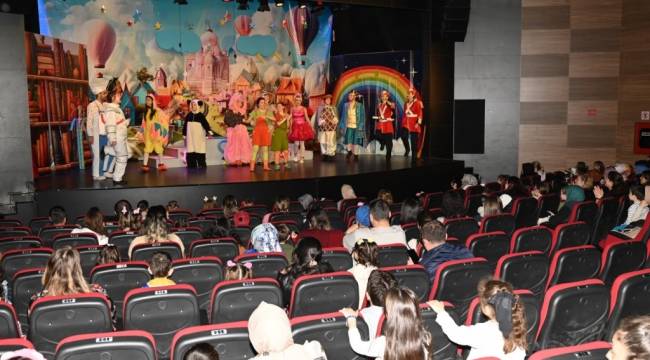Büyükşehir’in Karne Hediyesi: ‘Karagöz ve Hacivat’ İle ‘Oyuncaklar Ülkesi’