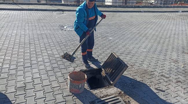 Gördes’te Yağmursuyu Izgaraları Temizlendi