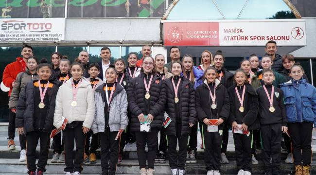 İL MÜDÜRÜ ÖZTÜRK, ŞAMPİYON SPORCULARI TEBRİK ETTİ